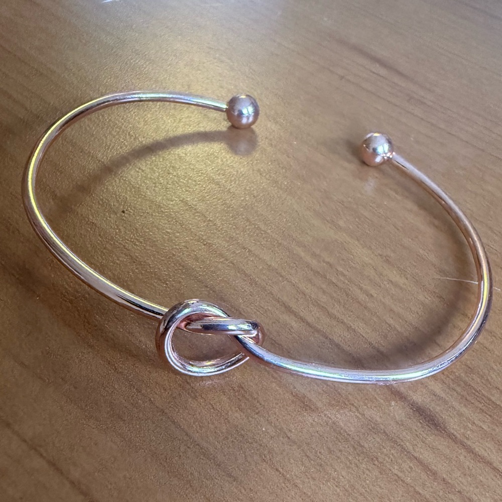 Elegant Knot Bracelet